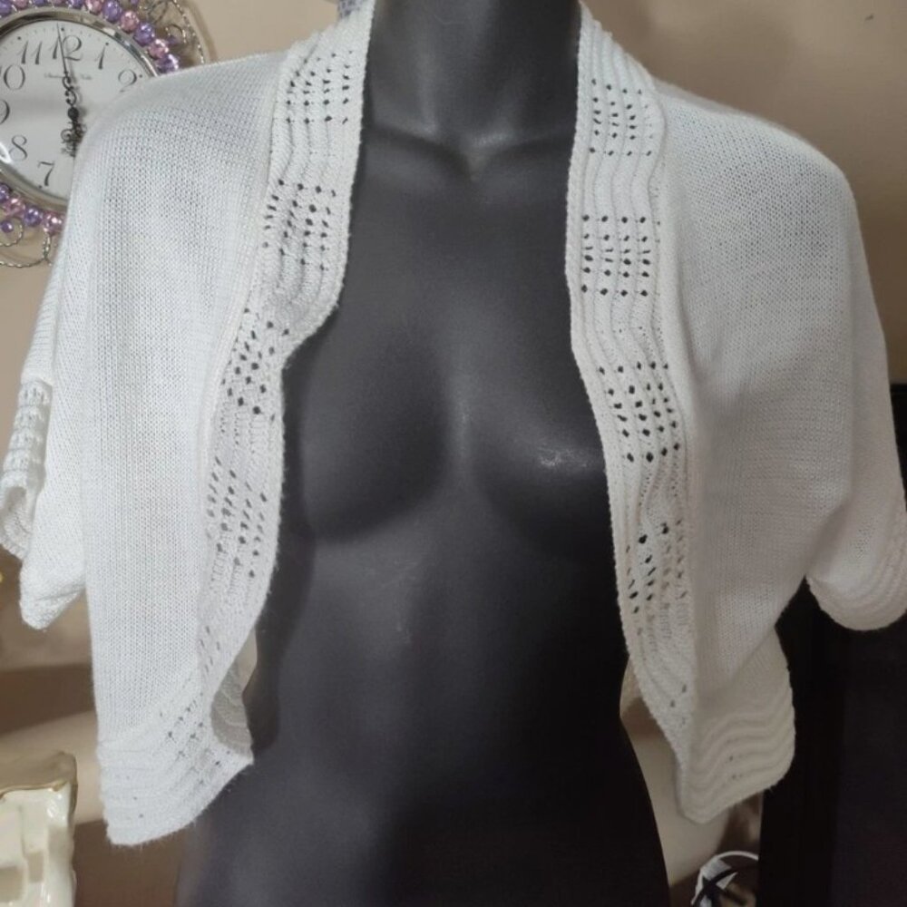 Dressbarn Short-sleeve Open Knit Bolero Shrug Crop in size M (A2-50-9)